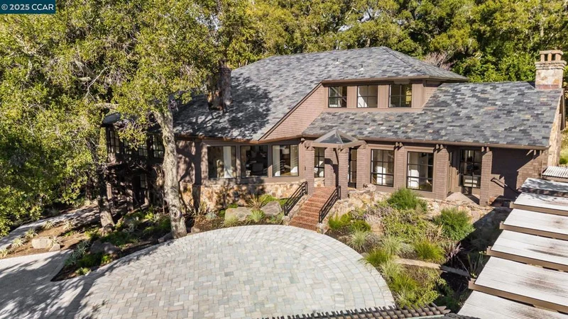 9 Berrybrook Hollow, Orinda, CA 94563