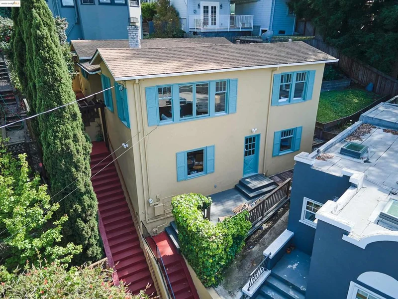 99 Montell St