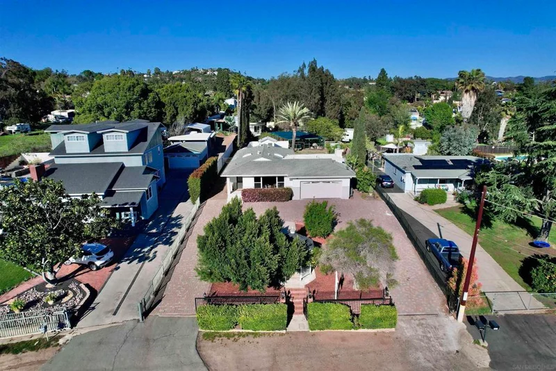 4111 Calavo Dr, La Mesa, CA 91941