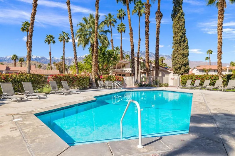 6135 Montecito Drive 7, Palm Springs, CA 92264
