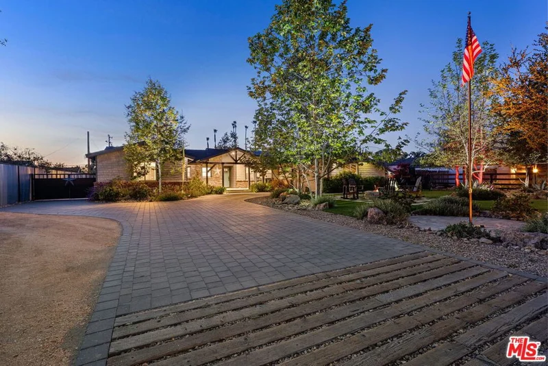 1861 Montgomery Road, Thousand Oaks, CA 91360