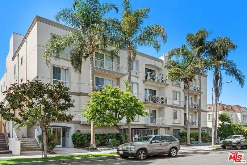 117 S Clark Drive 102, West Hollywood, CA 90048