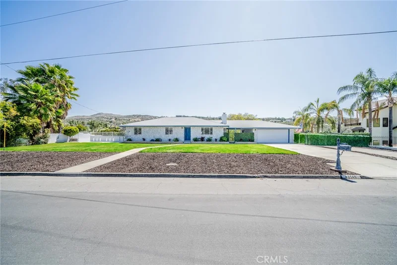 42145 Crest Drive, Hemet, CA 92544