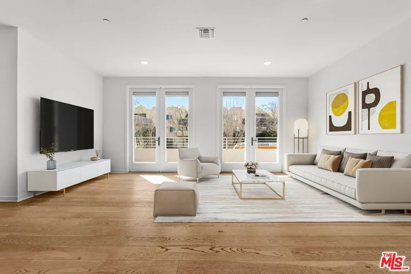 4240 Laurel Canyon Boulevard 201, Studio City, CA 91604