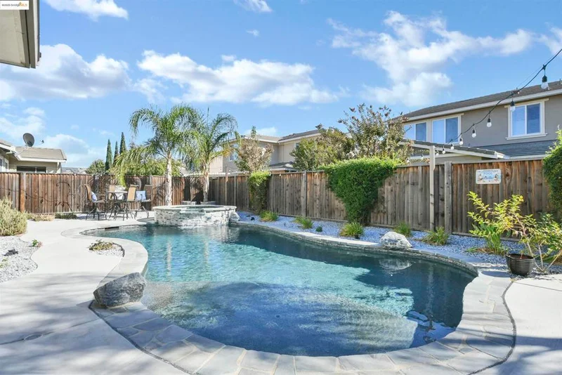 847 Dunmore St, Oakley, CA 94561-2858