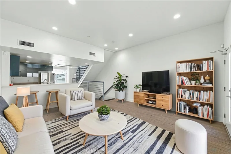 Photo 2 of 4461 Tujunga Avenue 102