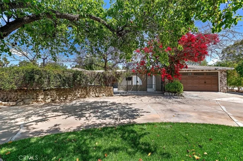 5533 Bushnell Avenue, Riverside, CA 92505
