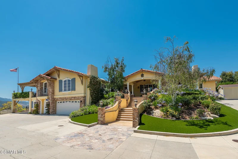 551 Lone Oak Drive, Thousand Oaks, CA 91362