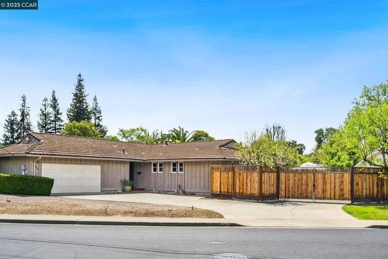 2249 Blackstone Dr, Walnut Creek, CA 94598