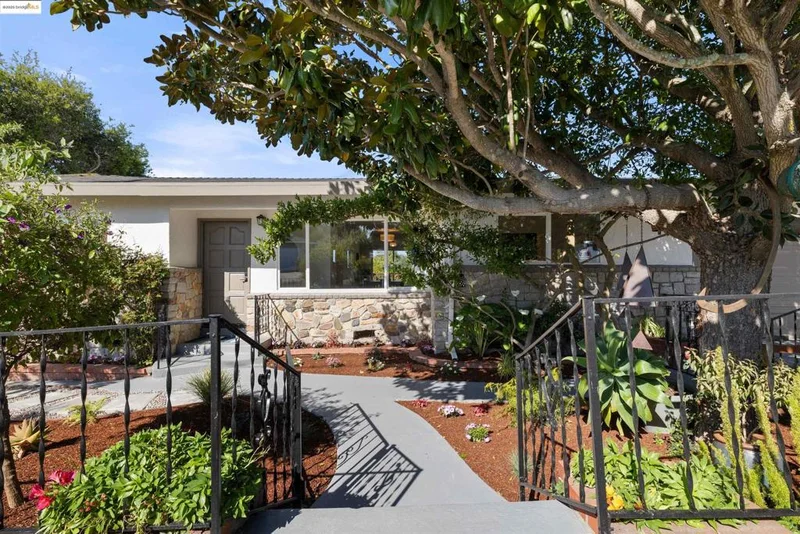 887 N Rancho Rd, El Sobrante, CA 94803