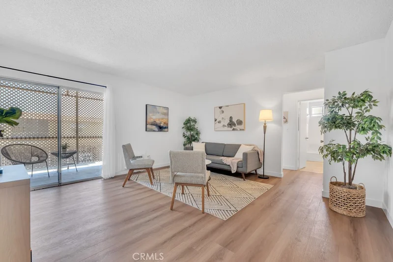 7904 Laurel Canyon Boulevard 5, North Hollywood, CA 91605