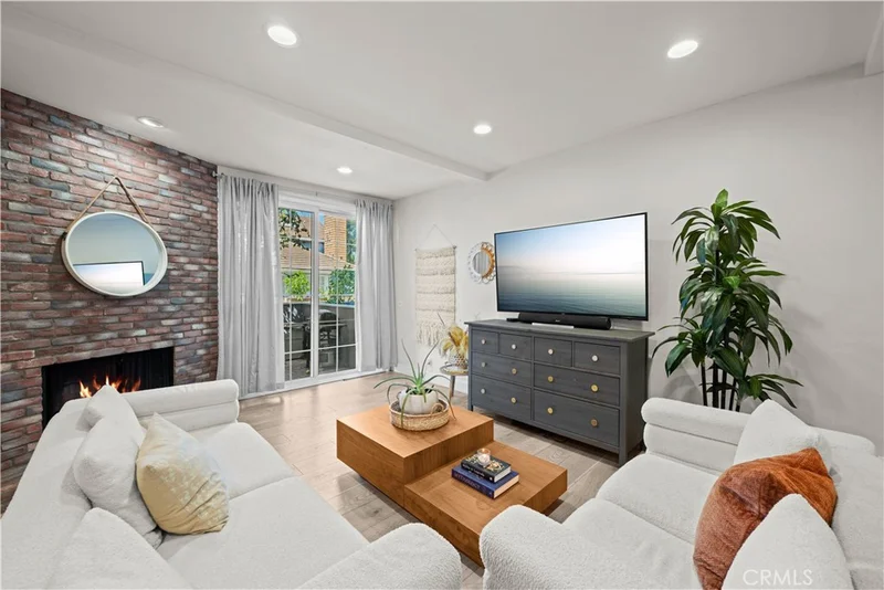 18713 Hatteras Street 11, Tarzana, CA 91356