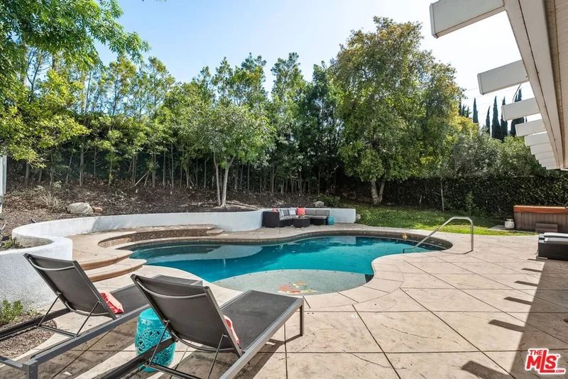 4510 Azalia Drive, Tarzana, CA 91356