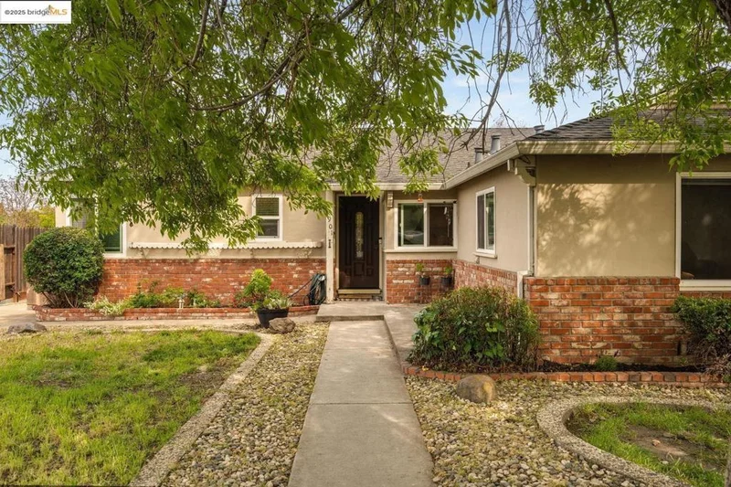 1901 Woodland Dr, Antioch, CA 94509