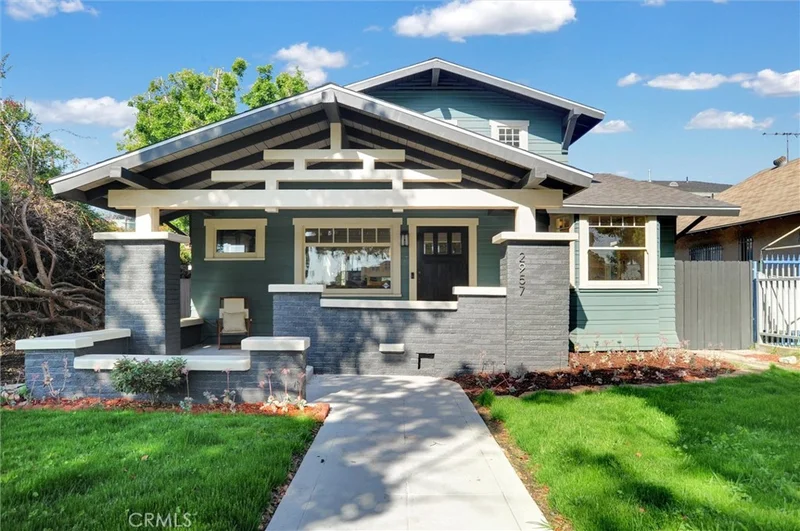 2957 S Hobart Boulevard, Los Angeles, CA 90018