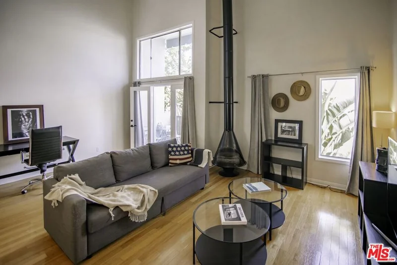 18645 Hatteras Street 281, Tarzana, CA 91356