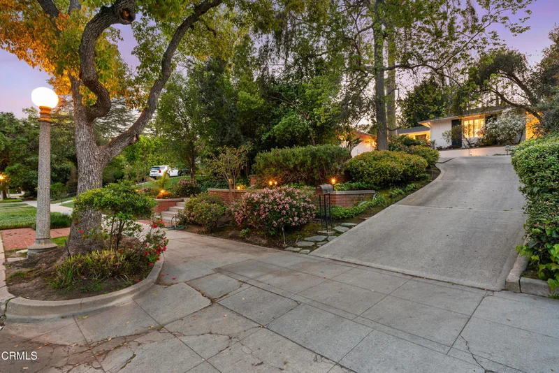1181 S Oak Knoll Avenue, Pasadena, CA 91106