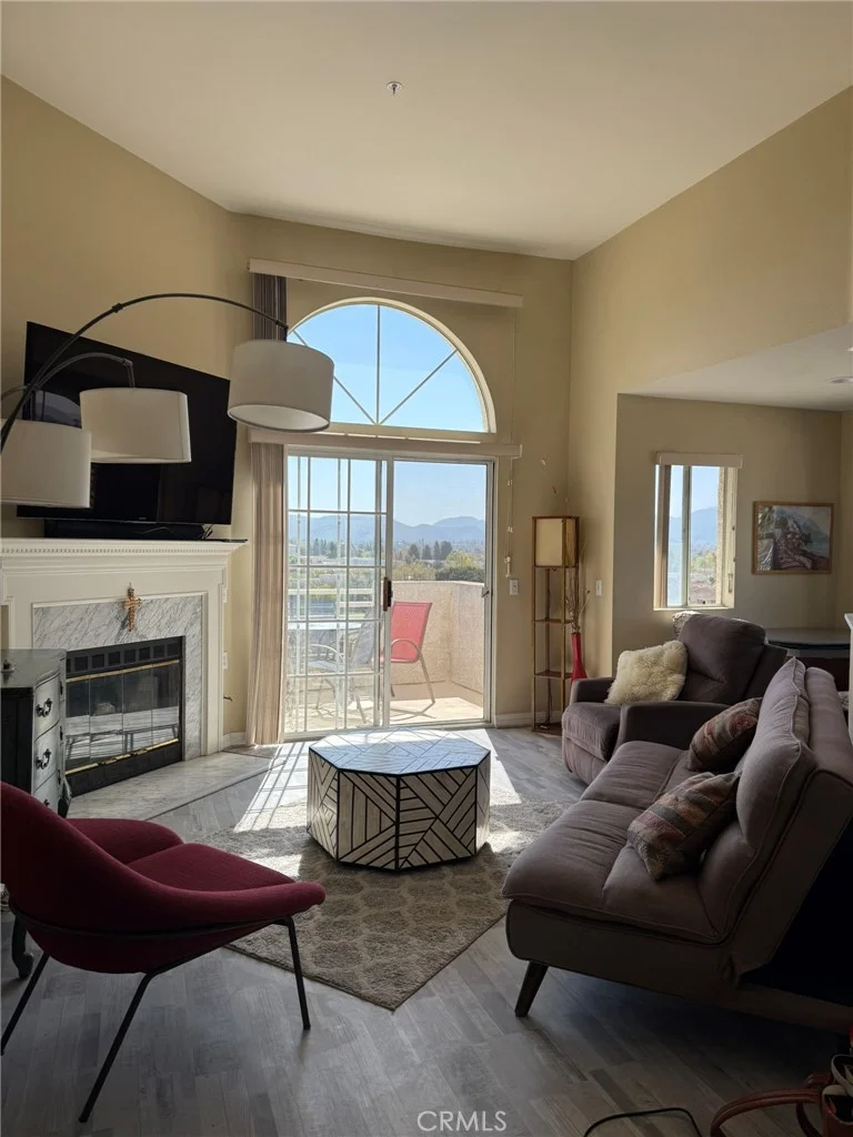 2713 Antonio Drive 301, Camarillo, CA 93010