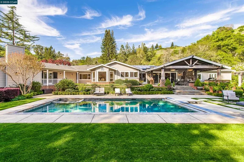 1024 Pine Ln, Lafayette, CA 94549