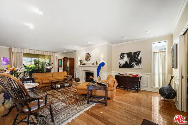 455 N Oakhurst Drive A2, Beverly Hills, CA 90210