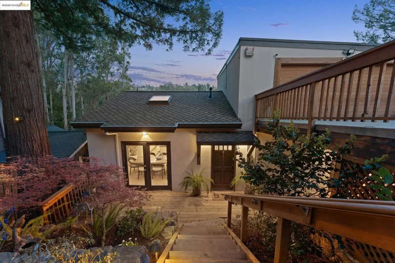 6166 Valley View Rd, Oakland, CA 94611