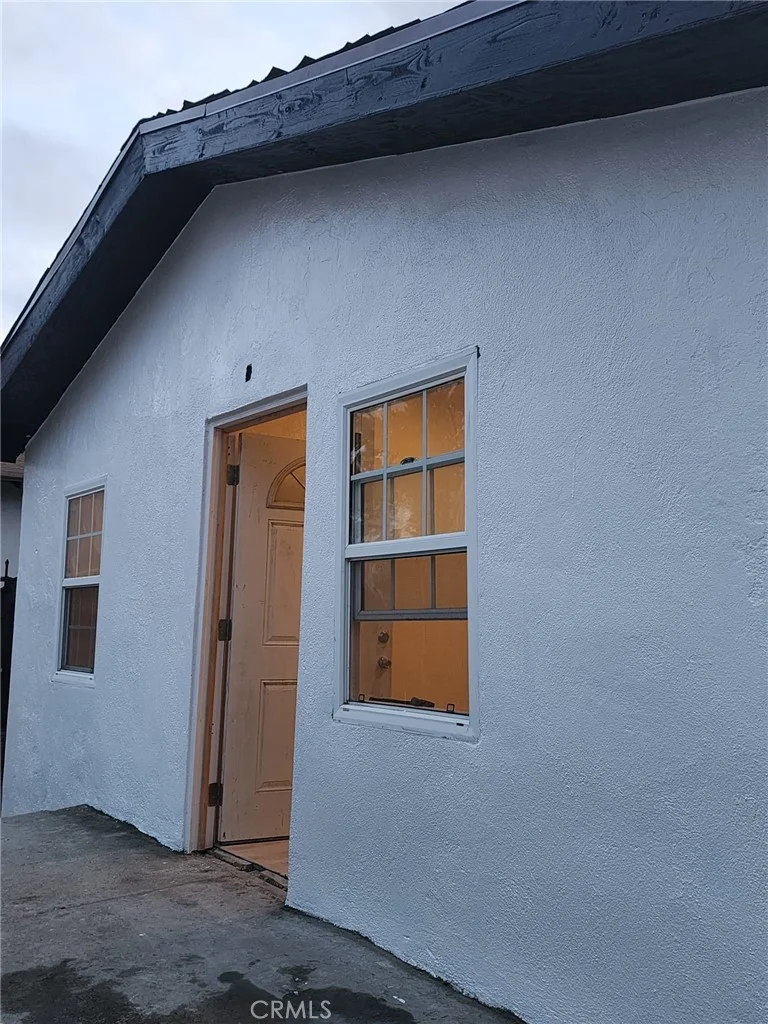 8913 Compton Avenue, Los Angeles, CA 90002