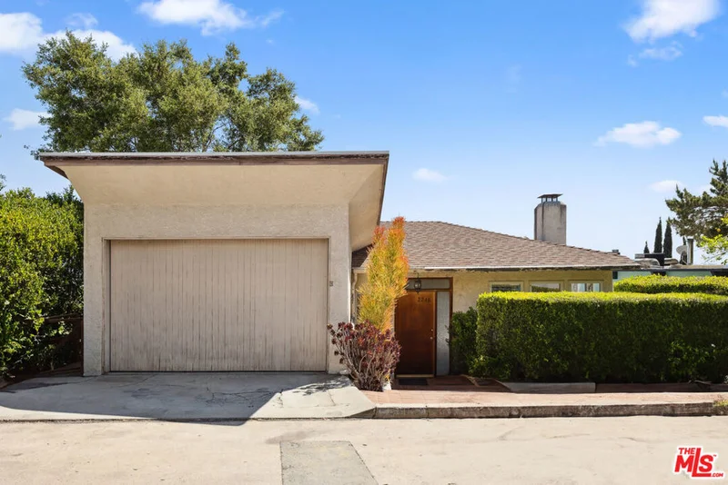 2246 N Ronda Vista Drive, Los Angeles, CA 90027