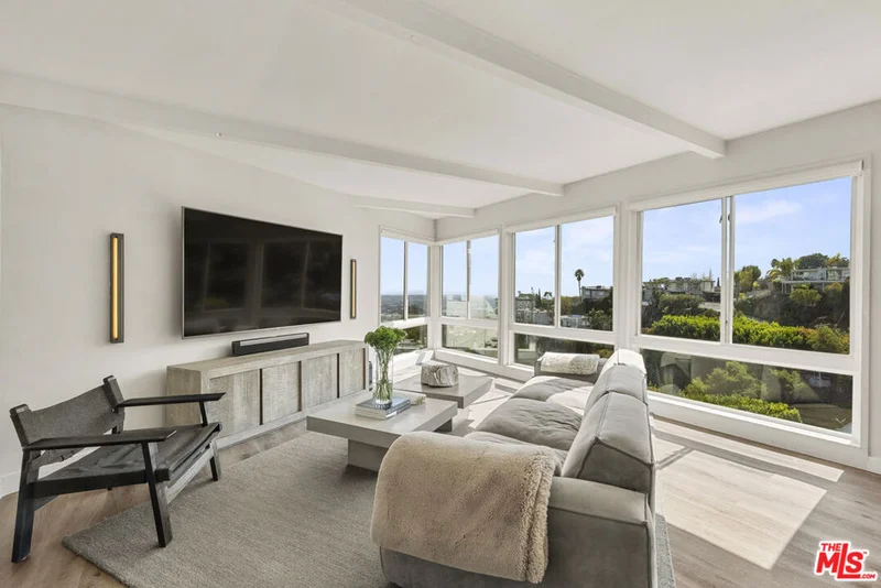 8460 Franklin Avenue, Los Angeles, CA 90069