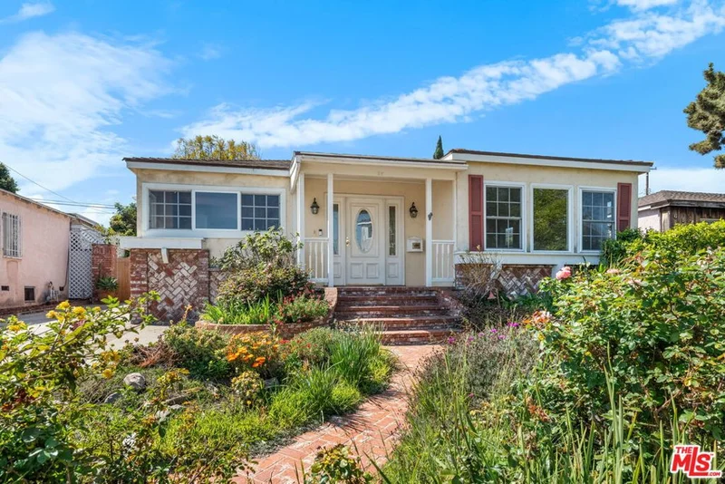 6132 W 82nd Street, Los Angeles, CA 90045