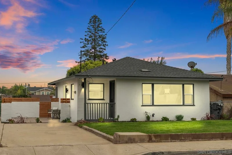 523 8th St, Imperial Beach, CA 91932