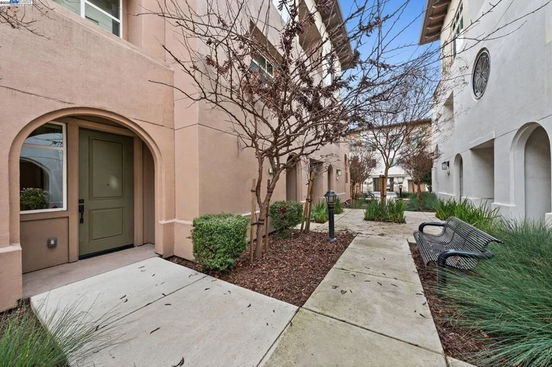 5223 S Esprit Loop, Dublin, CA 94568