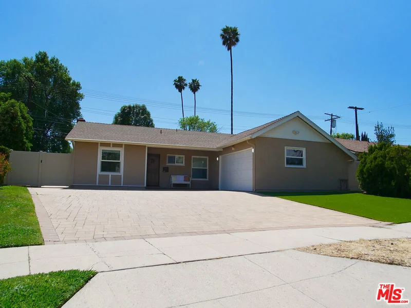 23006 Hartland Street, West Hills, CA 91307