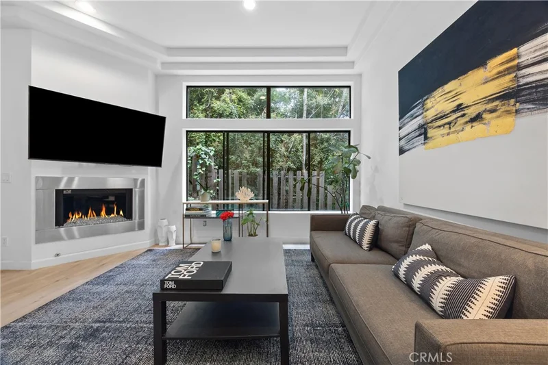 11847 Laurelwood Drive 105, Studio City, CA 91604