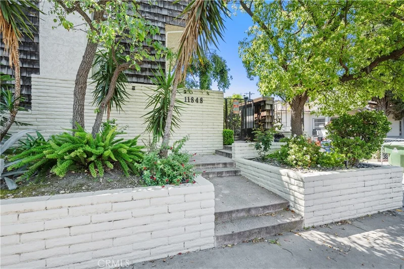 11848 Erwin Street 7, North Hollywood, CA 91606