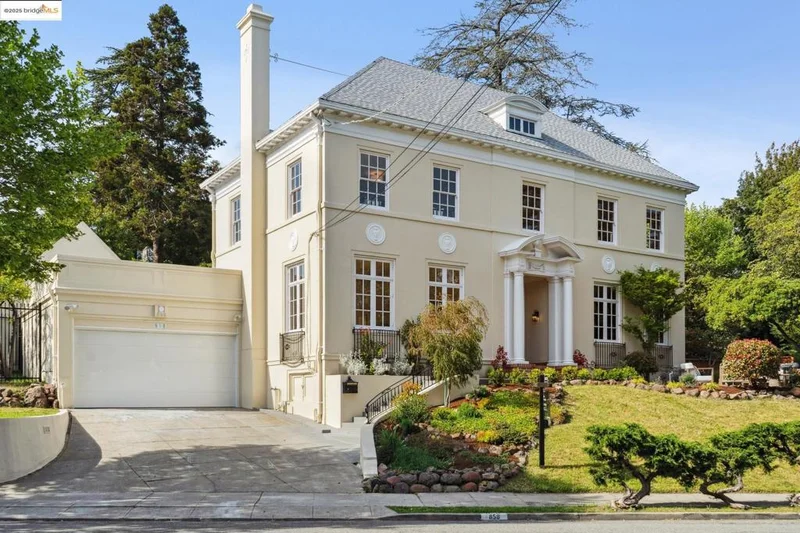 858 Rosemount Rd, Oakland, CA 94610