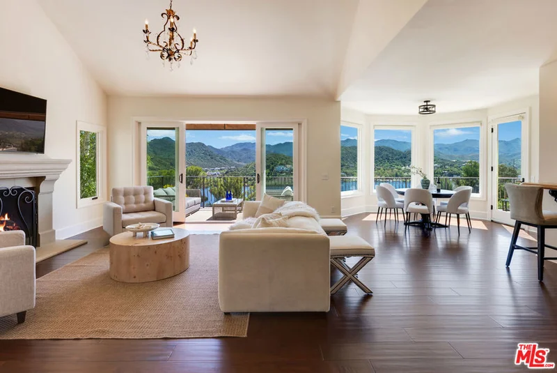 548 Cricketfield Court, Lake Sherwood, CA 91361