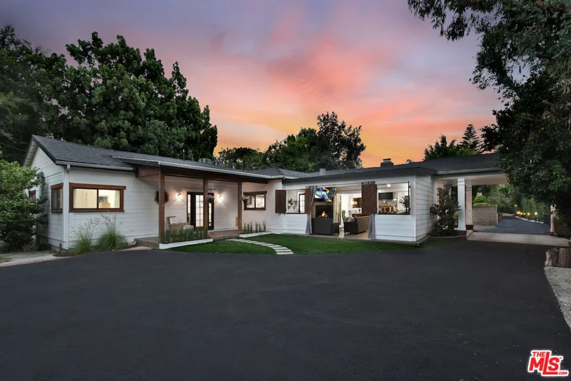 10453 Sarah Street, Toluca Lake, CA 91602