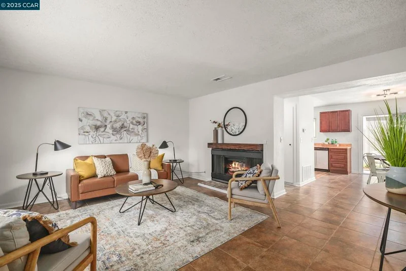 1243 Pine Creek Way B, Concord, CA 94520
