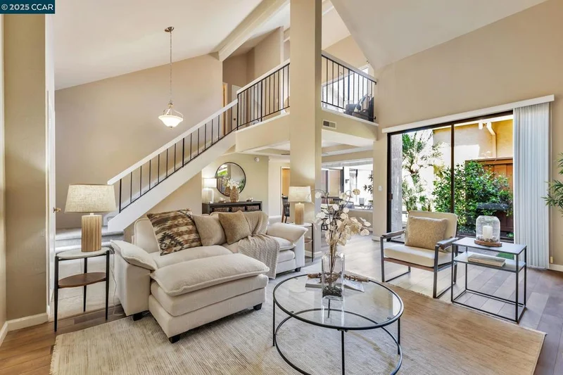 102 Northcreek Cir, Walnut Creek, CA 94598