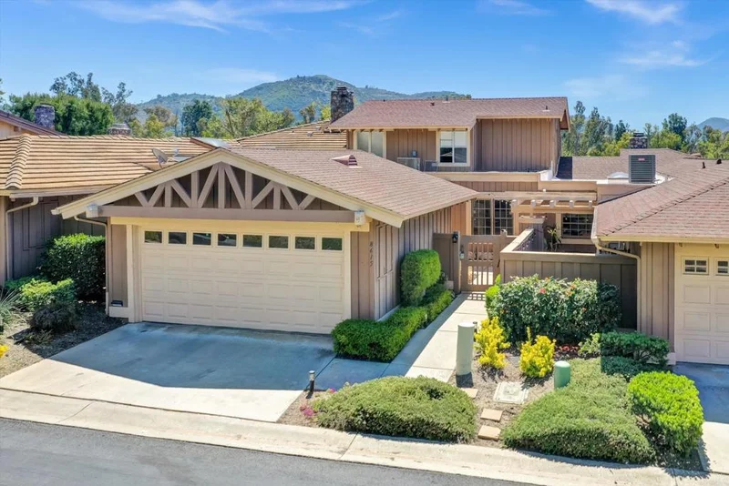 8615 Circle R Course Lane, Escondido, CA 92026