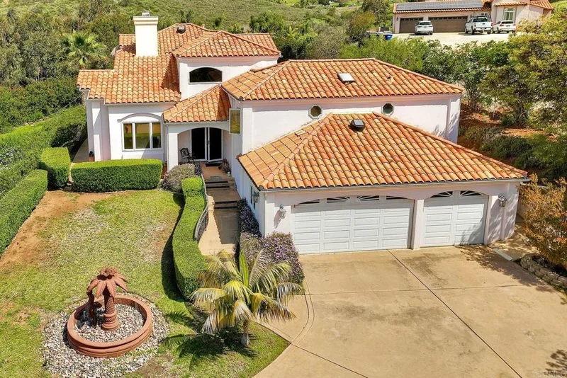 29770 Nella Lane, Vista, CA 92084