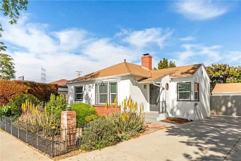 5542 Strohm Avenue, North Hollywood, CA 91601