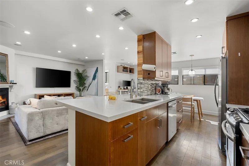5545 Whitsett Avenue 1, Valley Village, CA 91607