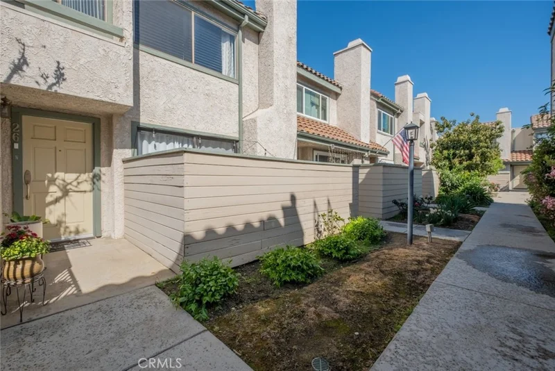 9111 Lemona Avenue 26, North Hills, CA 91343