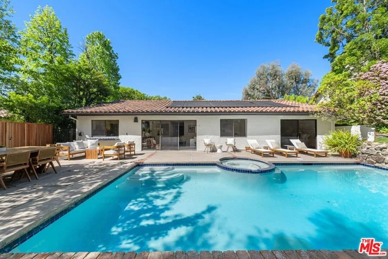 3018 Nicada Drive, Los Angeles, CA 90077