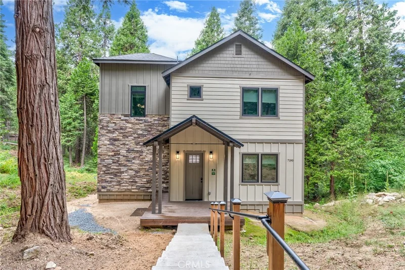 7190 Yosemite Park Way, Yosemite, CA 95389