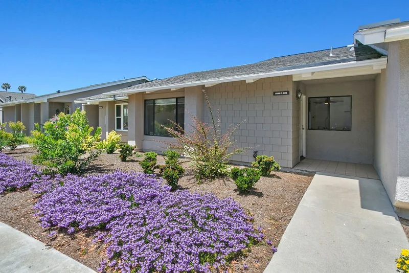 8566 Larkhall Cir Circle 805C, Huntington Beach, CA 92646