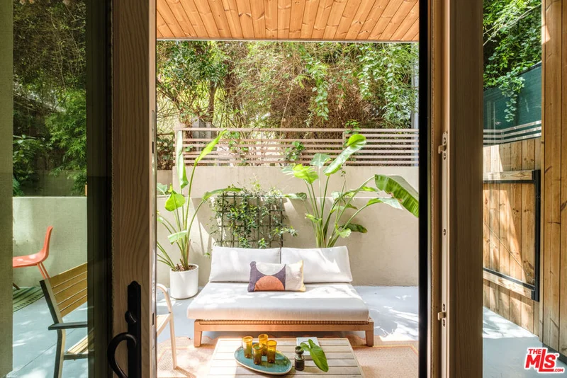 1041 N Spaulding Avenue 104, West Hollywood, CA 90046