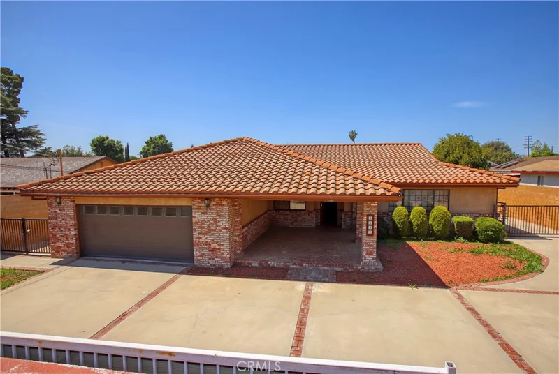 8639 Hayvenhurst Avenue, North Hills, CA 91343