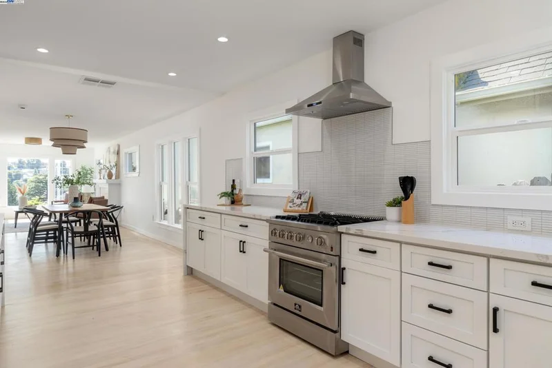 511 Kenmore, Oakland, CA 94610-2023